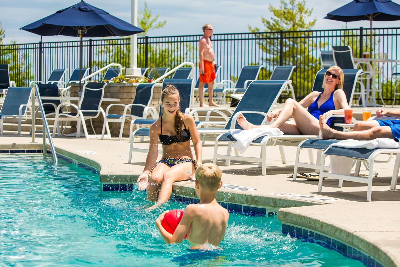 Blue Harbor Resort & Spa Шебойган Экстерьер фото